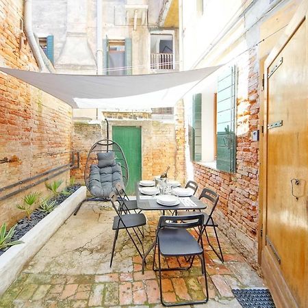 Gondola View Apartment Venesia Bagian luar foto