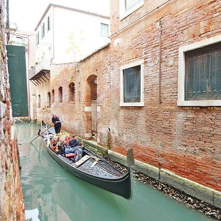 Gondola View Apartment Venesia Bagian luar foto