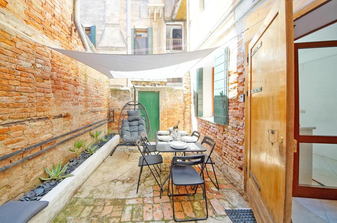 Gondola View Apartment Venesia Bagian luar foto
