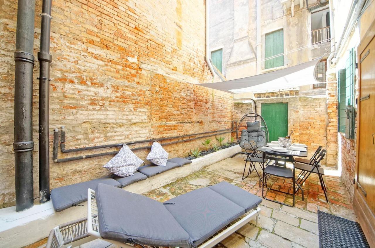 Gondola View Apartment Venesia Bagian luar foto
