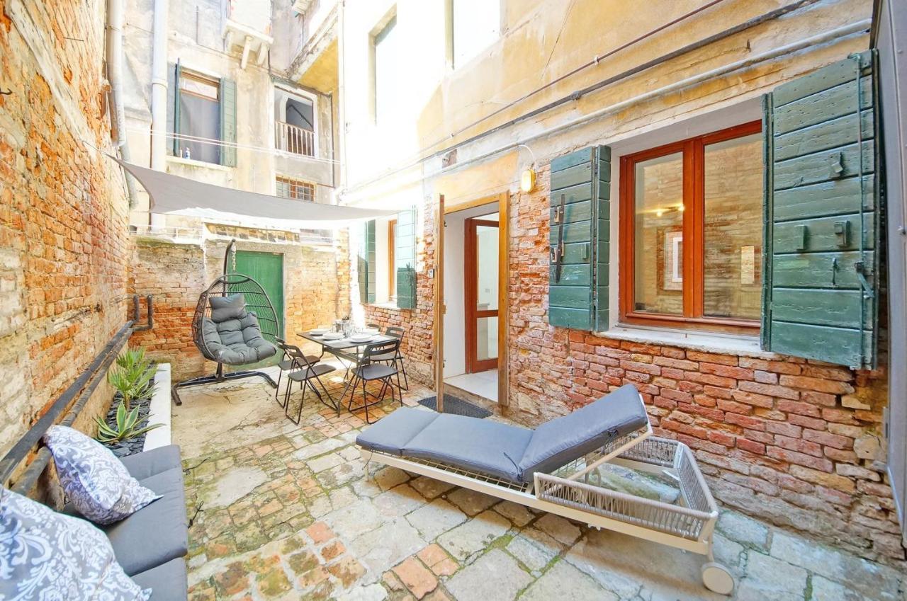 Gondola View Apartment Venesia Bagian luar foto