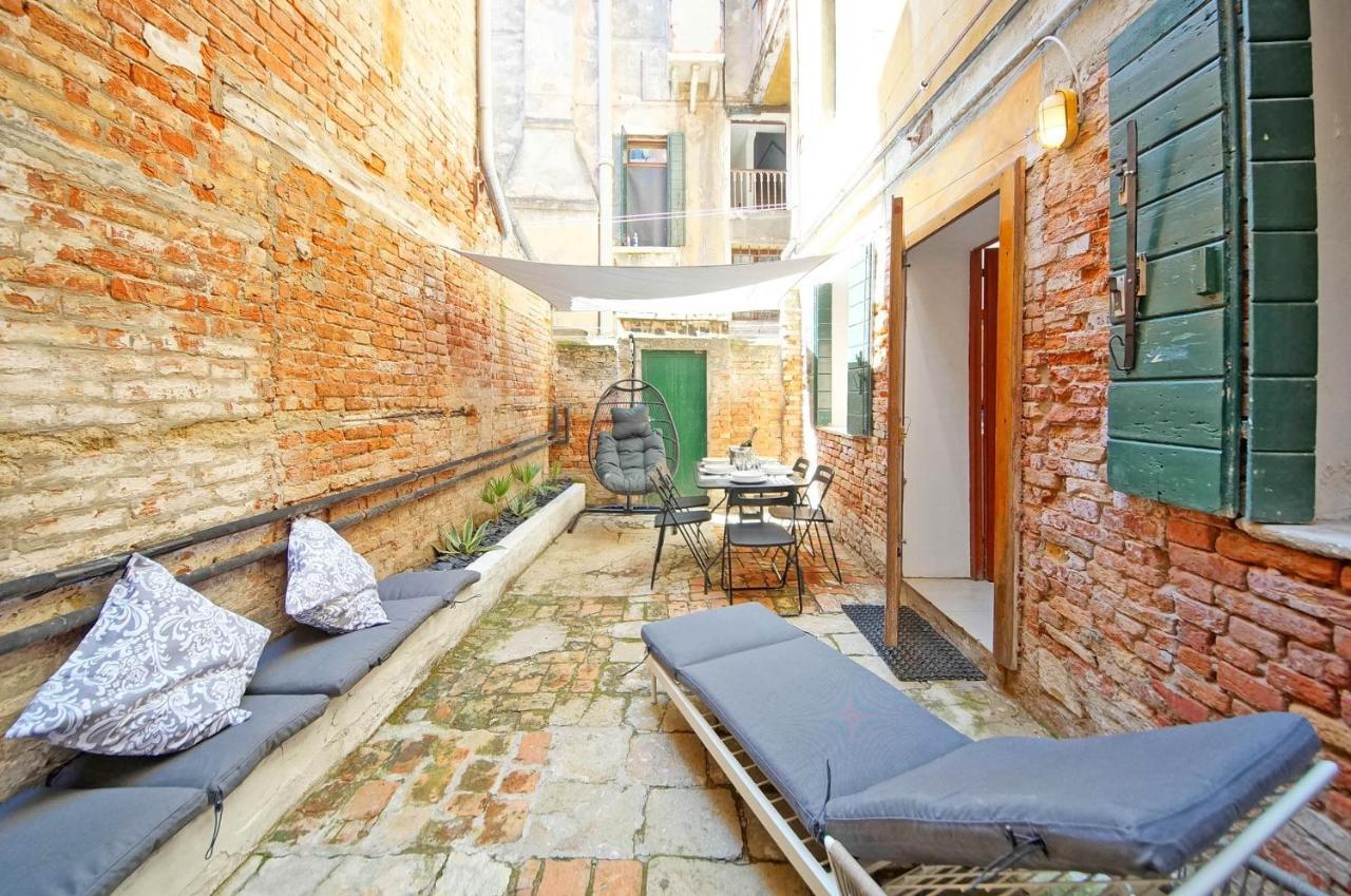 Gondola View Apartment Venesia Bagian luar foto