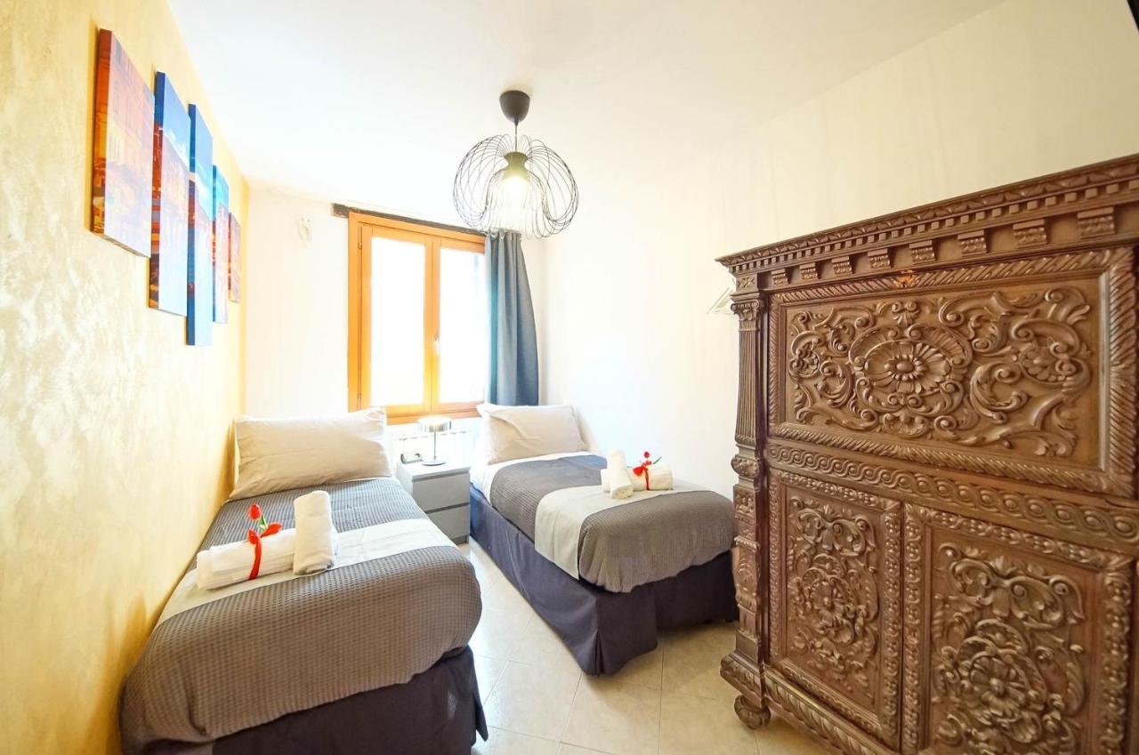 Gondola View Apartment Venesia Bagian luar foto