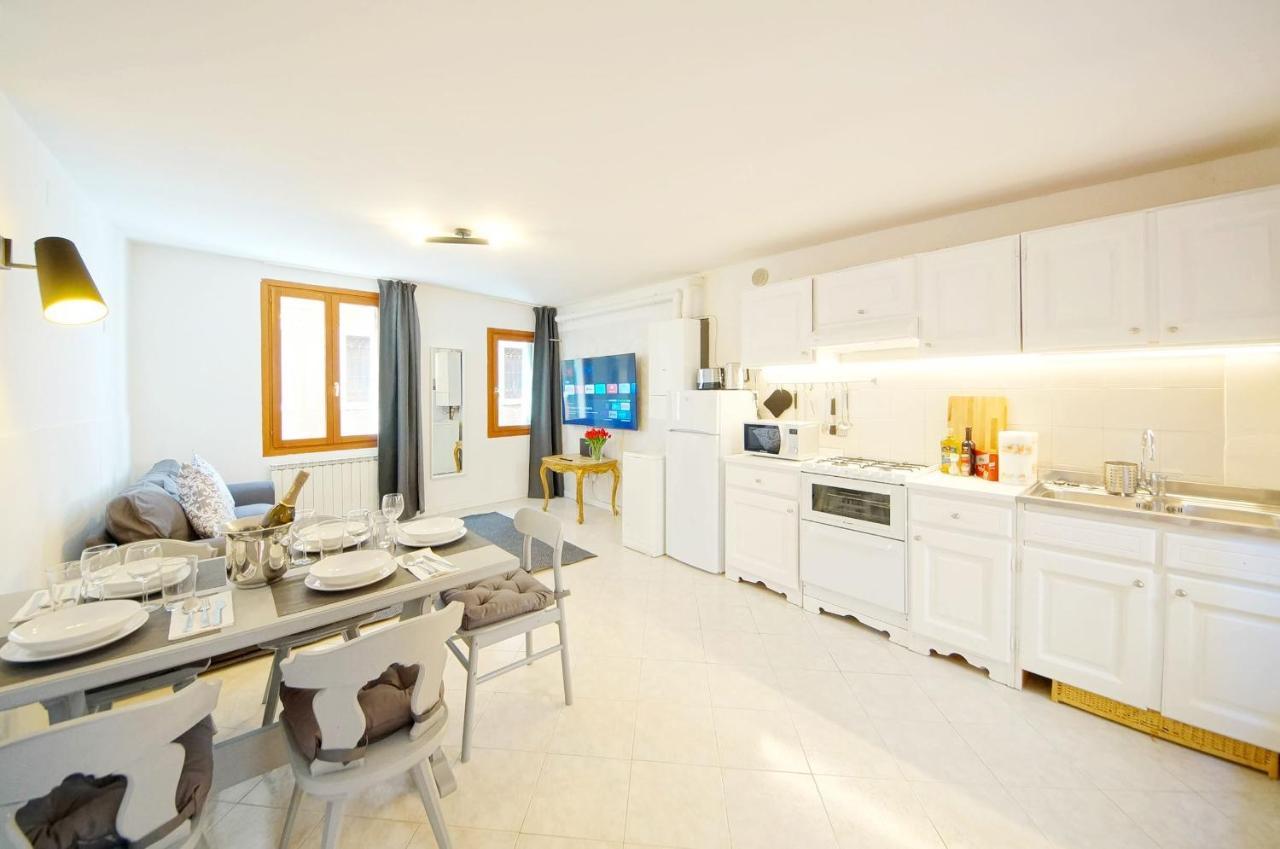 Gondola View Apartment Venesia Bagian luar foto
