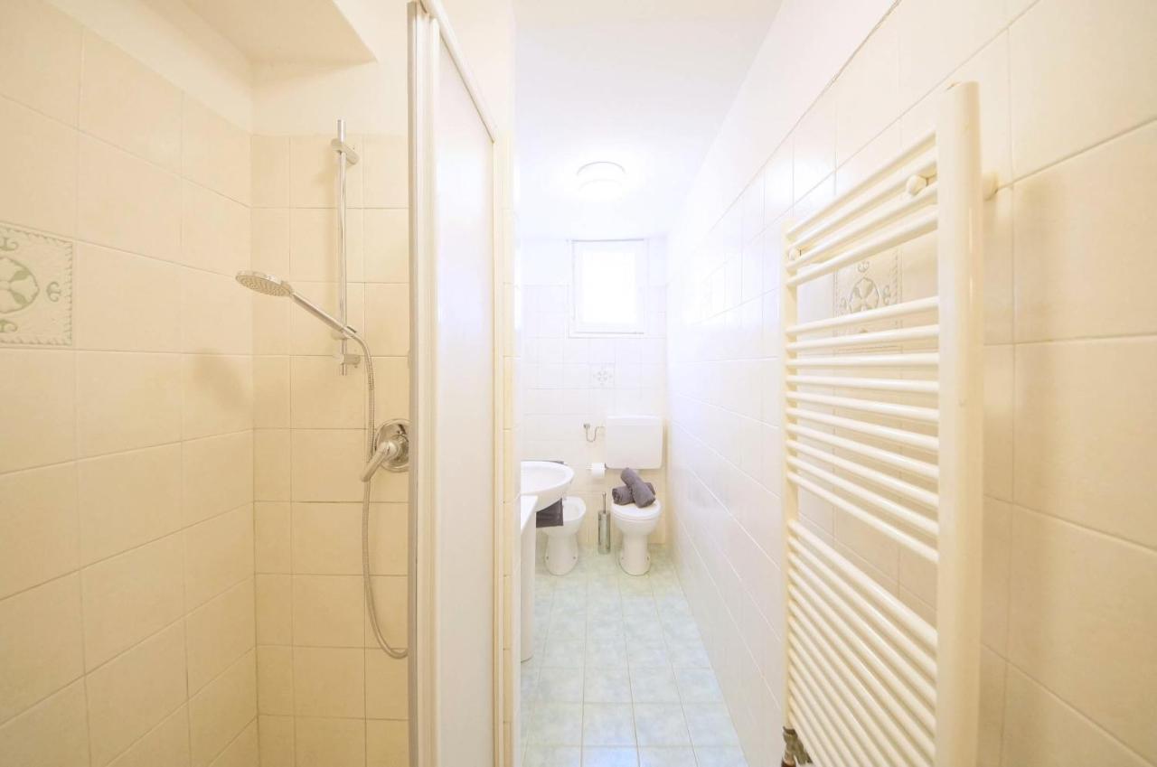 Gondola View Apartment Venesia Bagian luar foto