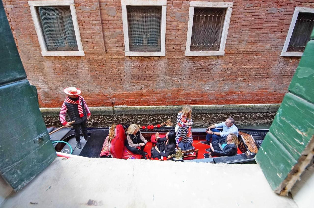 Gondola View Apartment Venesia Bagian luar foto