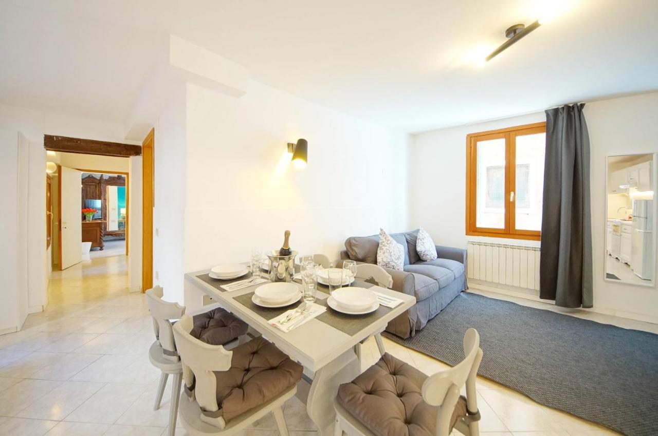Gondola View Apartment Venesia Bagian luar foto