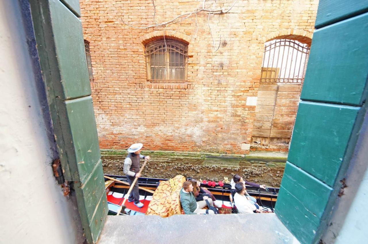 Gondola View Apartment Venesia Bagian luar foto