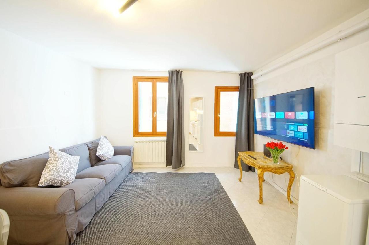 Gondola View Apartment Venesia Bagian luar foto