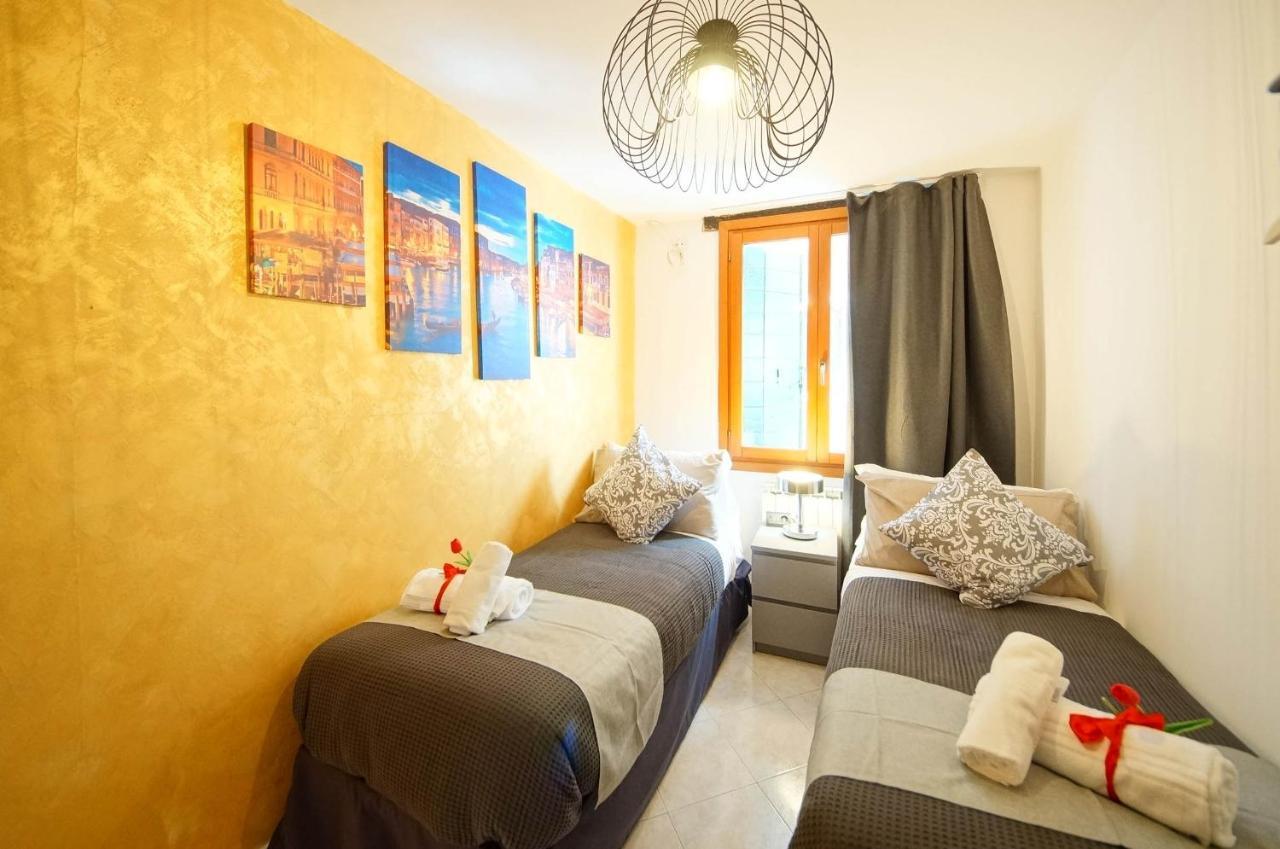 Gondola View Apartment Venesia Bagian luar foto