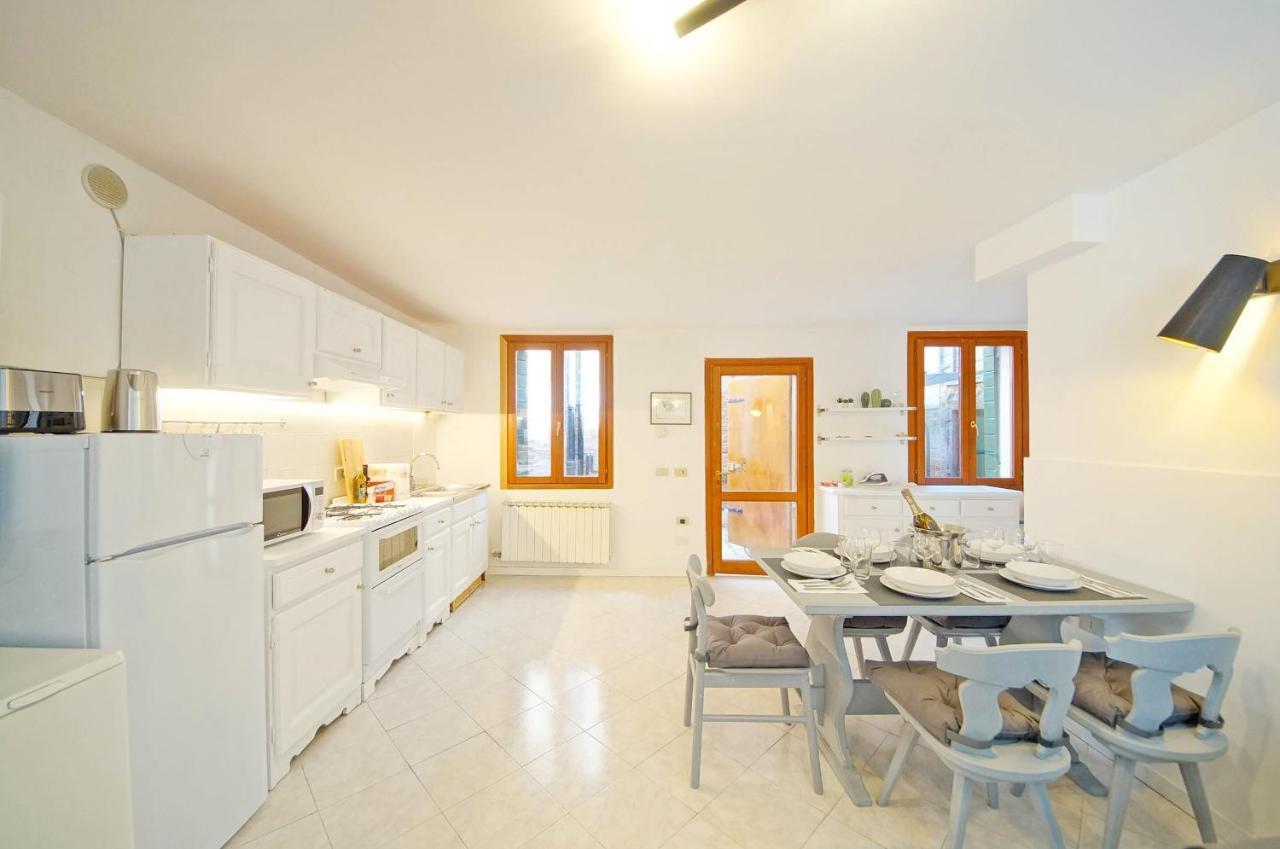 Gondola View Apartment Venesia Bagian luar foto