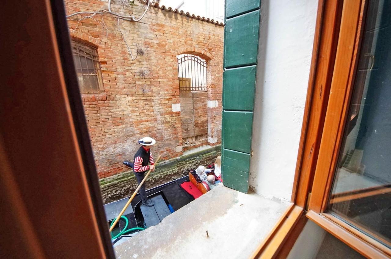 Gondola View Apartment Venesia Bagian luar foto